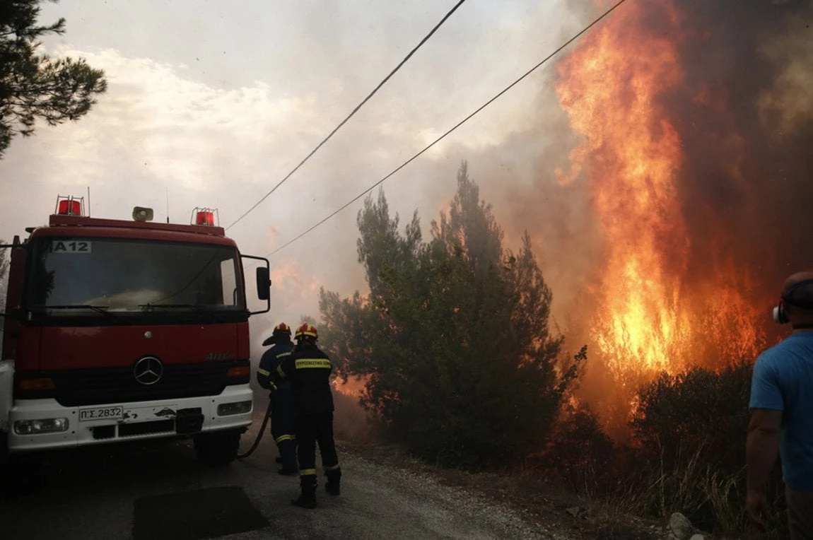 ΕΚΤΑΚΤΟ: Εγκλωβισμένοι κάτοικοι στο Μάτι – Καίγεται σχολείο στο Νέο Βουτζά